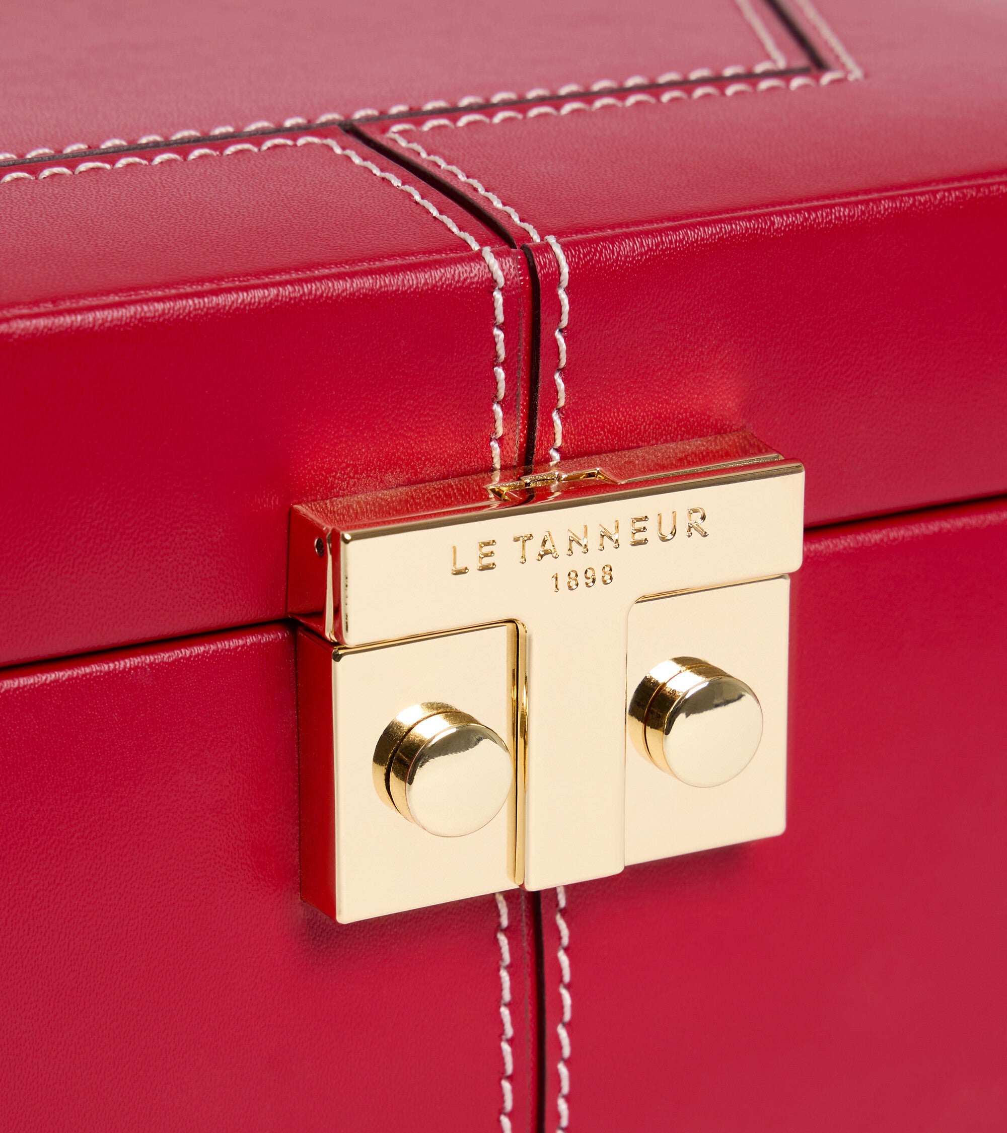 Small jewelry box with T-clasp in leather