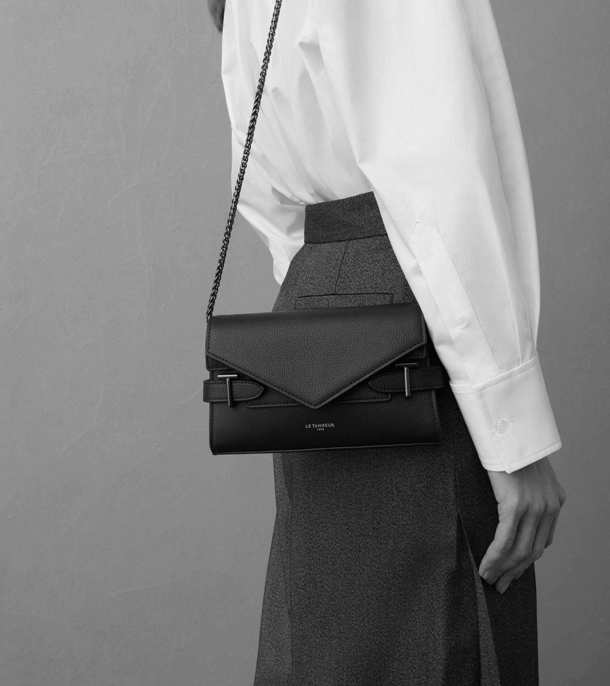 Emilie double flap small pouch in grained leather