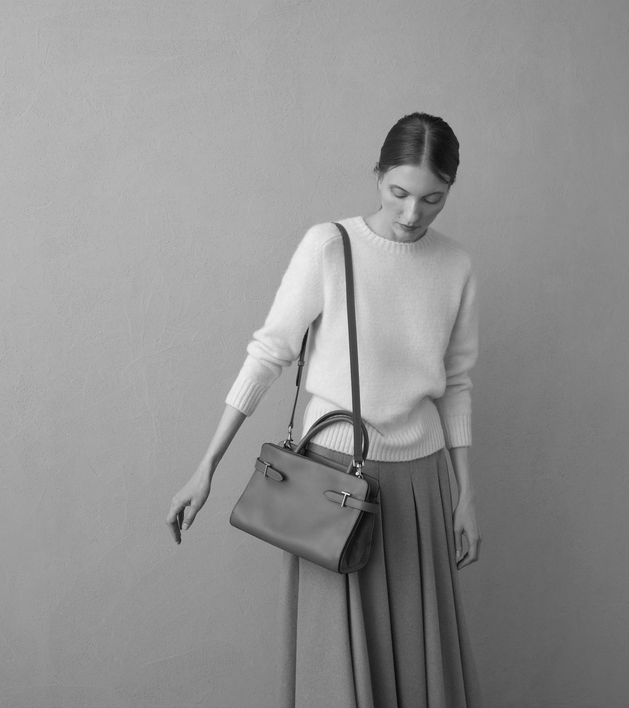 Mittelgroße Handtasche Emie aus Glattleder und Wildleder