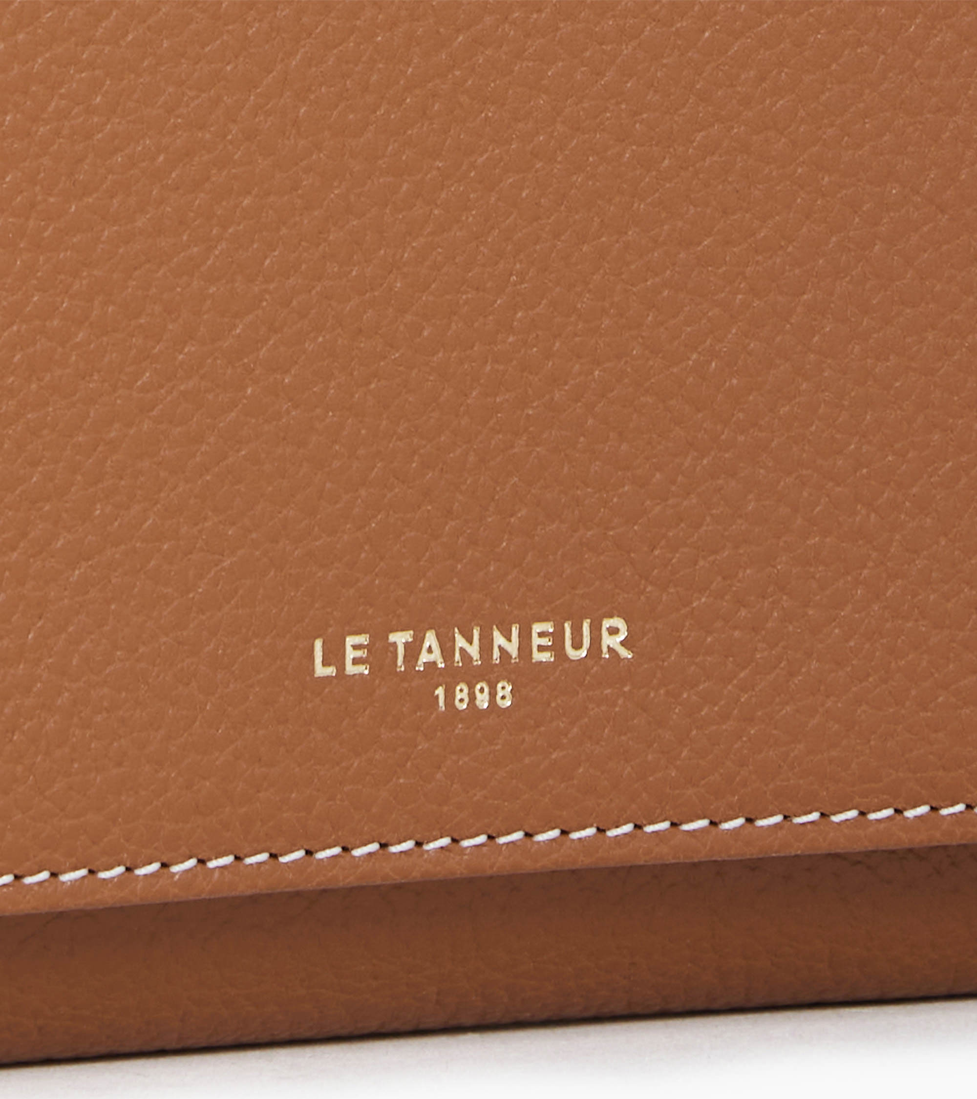 Emilie zipped travel companion in pebbled leather