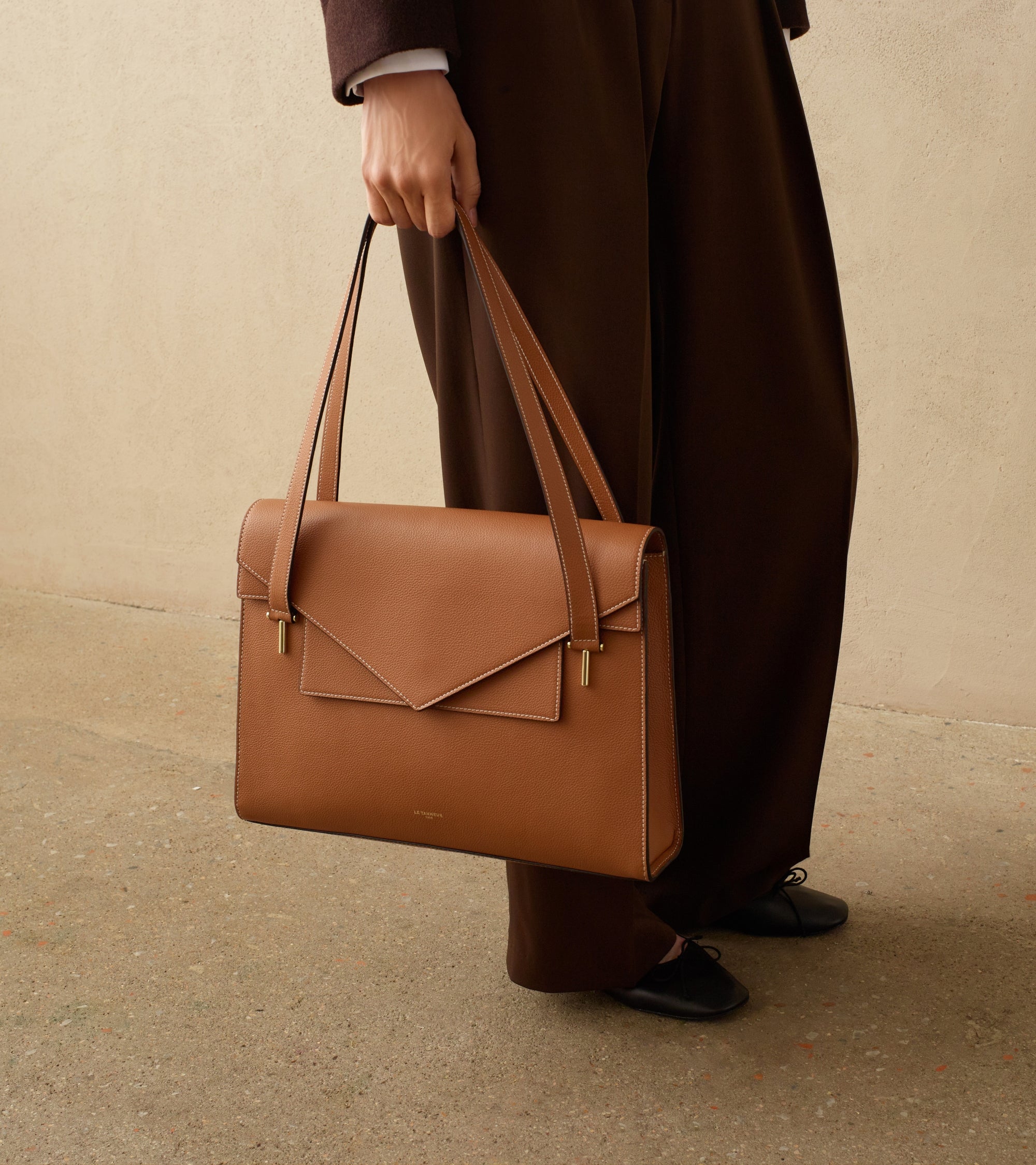 Porte documents double rabat porté épaule Emilie en cuir grainé