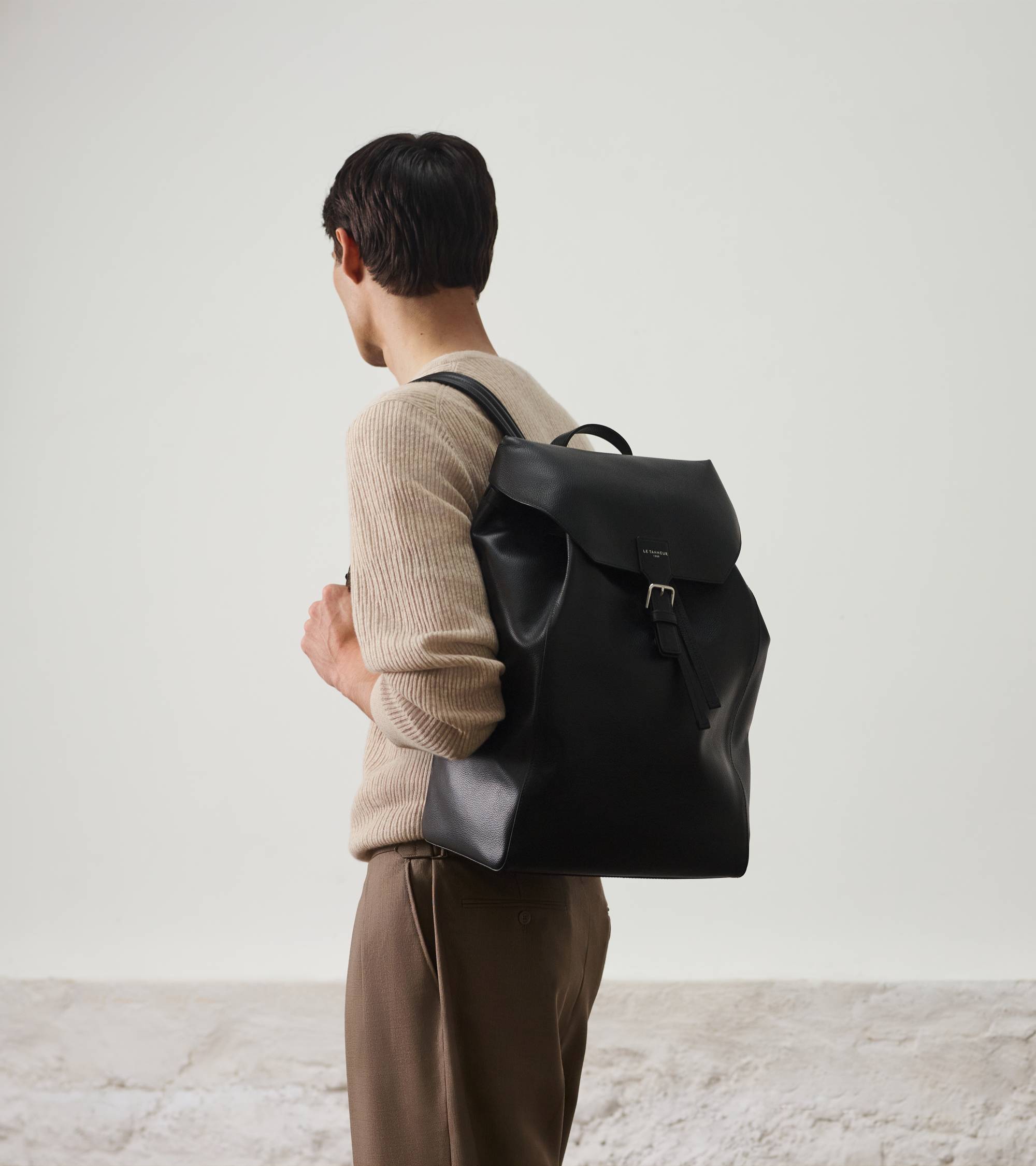 Emile backpack in grained leather with a flap