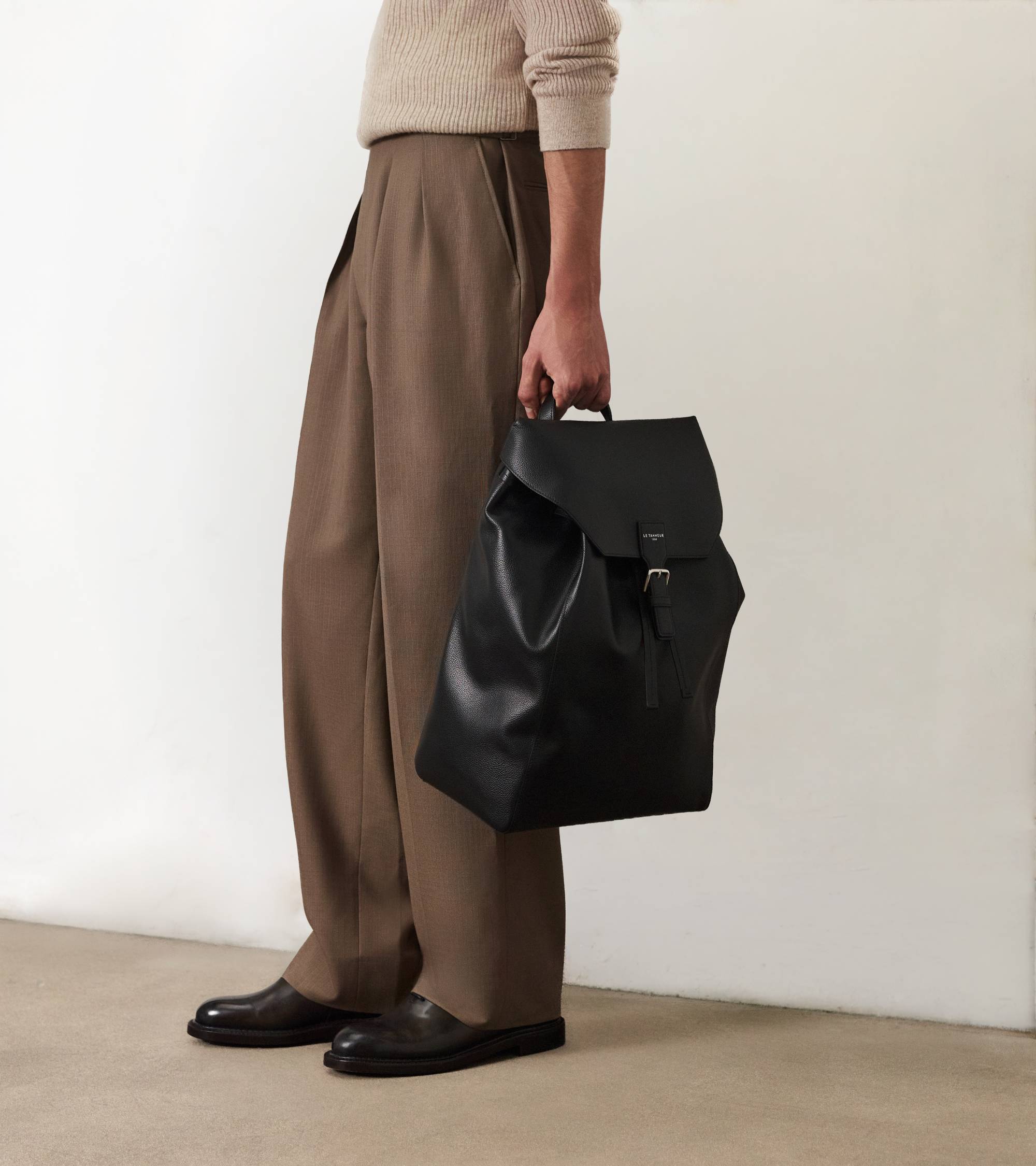 Emile backpack in grained leather with a flap