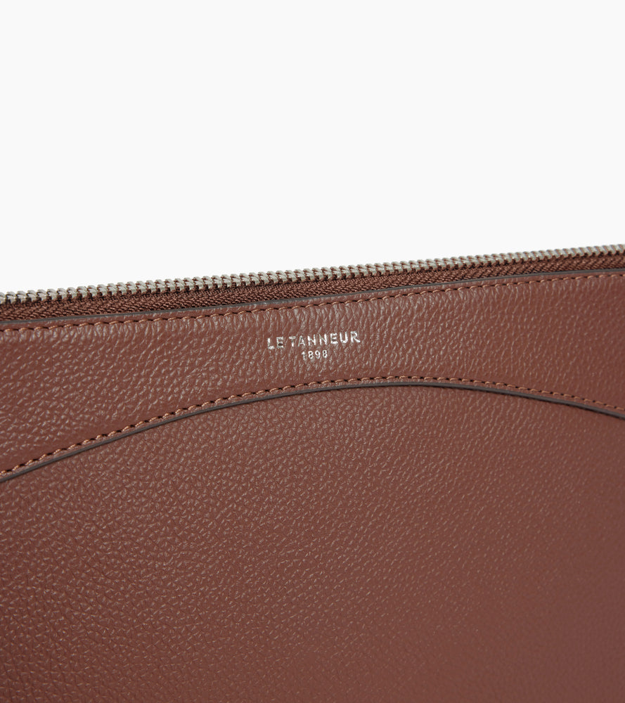 Zipped pouch in grained leather