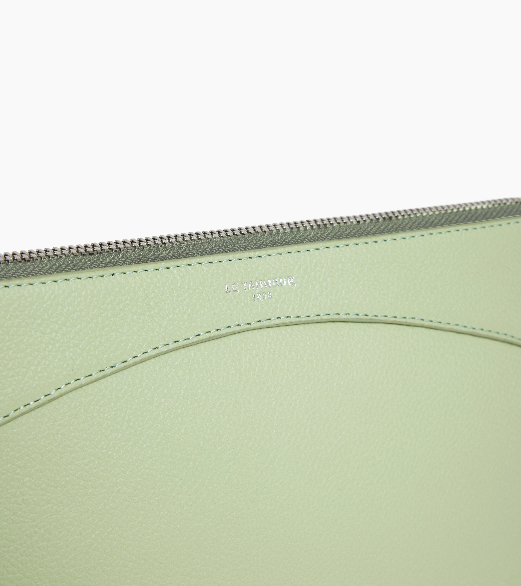 Zipped pouch in grained leather