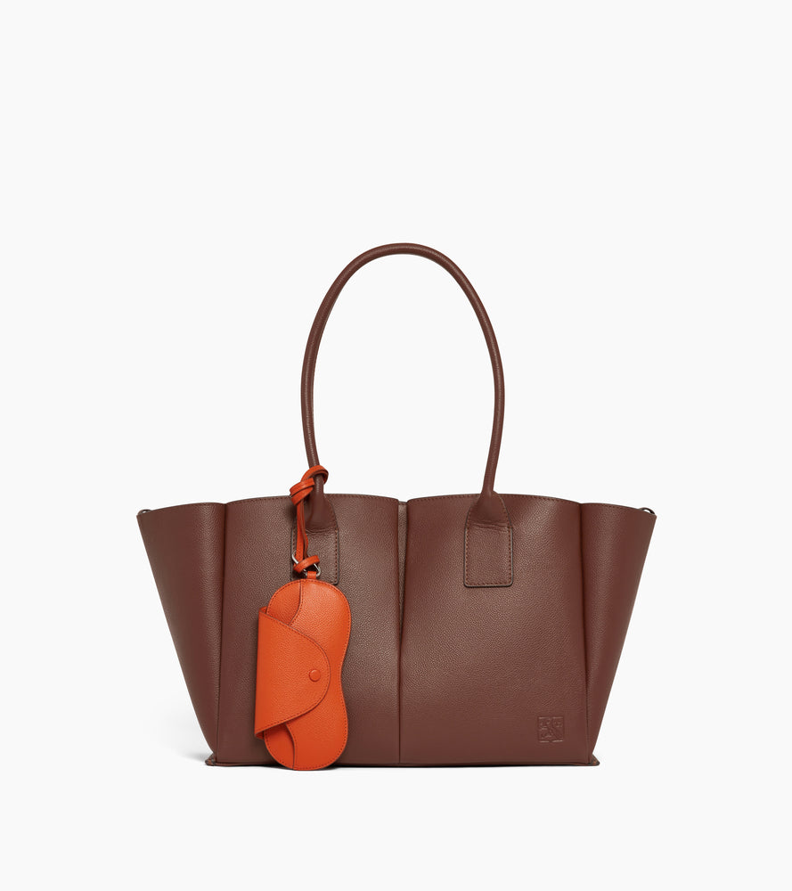 Brillenetui aus genarbtem Leder mit Charm