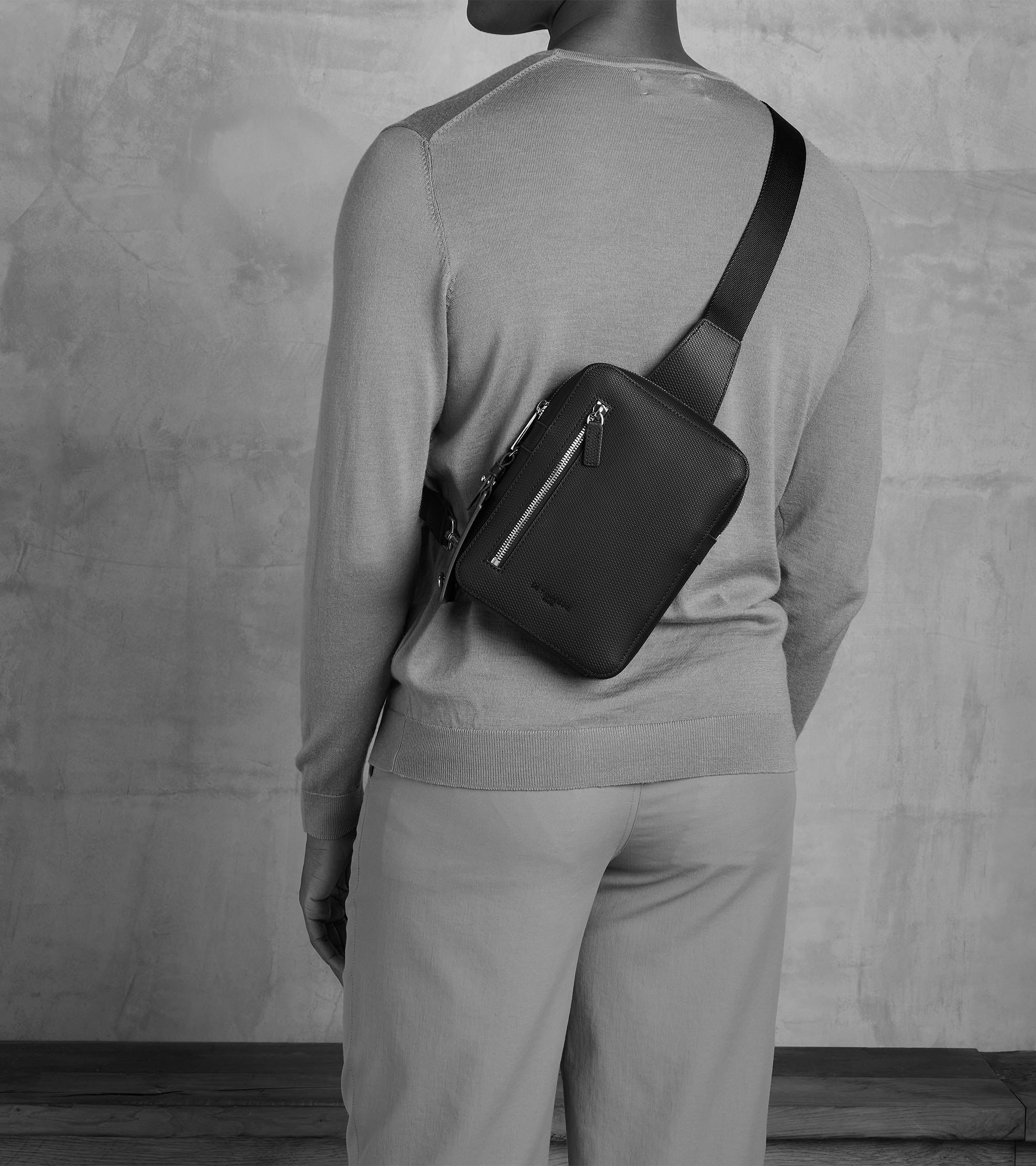 Slingtasche Emile aus monogrammiertem Leder