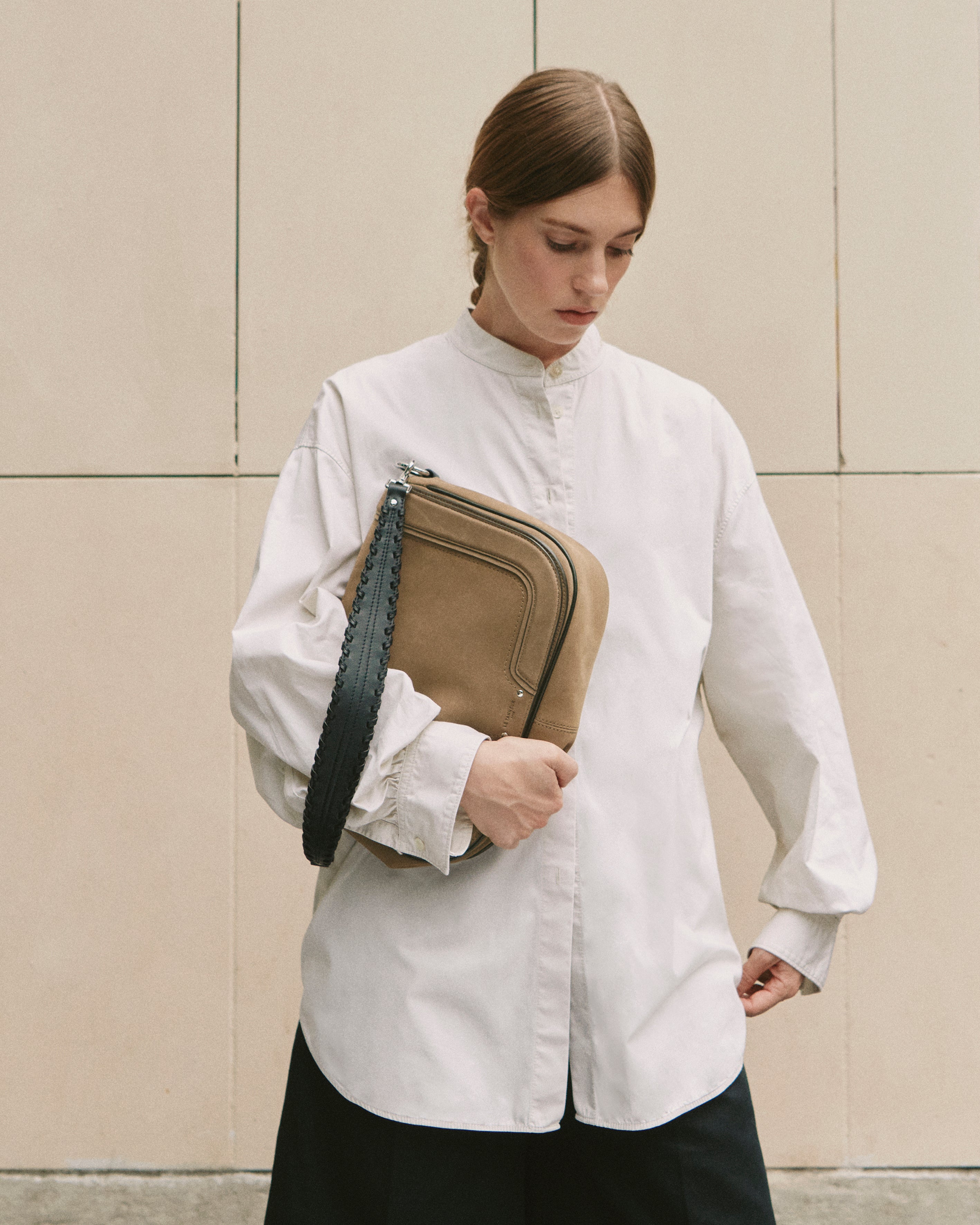 Grand sac bandoulière Ella en cuir lisse et nubuck